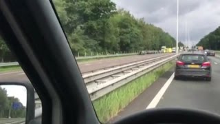 Het ongeluk op de A58 vanaf de andere kant van de weg [upl. by Drucill]