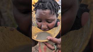 Hadzabe man sharing a food with his Lovely wife 💕😋🍲hadzabetribe villagelife food [upl. by Lrub537]