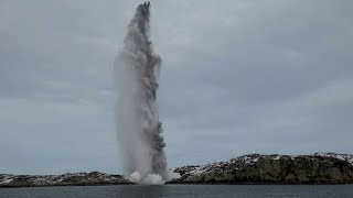 Her sprenges torpedoene på Helge Ingstad [upl. by Dedric]