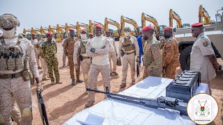 Burkina Faso  Le Capitaine Traoré remet un lot de matériel militaire à larmée [upl. by Thill799]