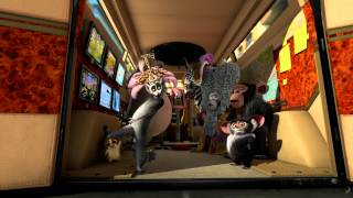 MADAGASCAR 3  Los Fugitivos  Clip Persecución [upl. by Nnaeirrac]