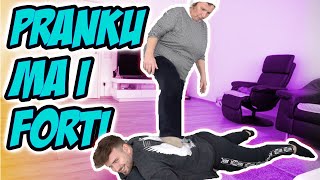 ⎟🇦🇱Ma ka thyer Gjyshja shpinen 😭⎟Prank 😂⎟ [upl. by Atteuqnas]