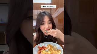 Ngakak Bahagianya Uti habis goreng telur sambil lanjut Mukbang [upl. by Blayze376]