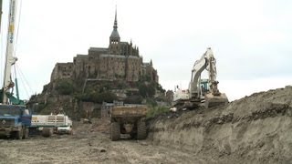 MontSaintMichel la future passerelle prend forme [upl. by Kerwin]