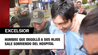 Hombre que degolló a sus dos hijos sale sonriendo del hospital [upl. by Welcy]