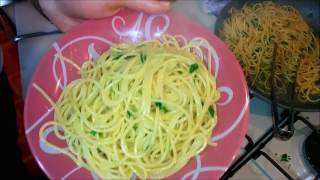 SPAGHETTI AGLIO OLIO E PEPERONCINO  FoodVlogger [upl. by Jeffrey]