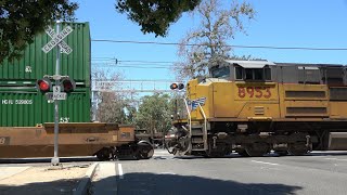 UP 8604 ZTrain Intermodal North amp SacRT Light Rail  X St Railroad Crossing Sacramento CA [upl. by Amaleta]