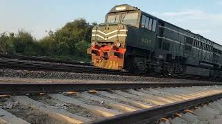 ZCU Leads Tezgam Express 8DN Fastest Train Rail Pakistan Railways [upl. by Sly]