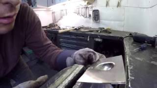 Comment former une tôle avec une technique de base  metal shaping [upl. by Olympias]