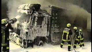 Feuerwehr Stuttgart BEER TRUCK FIRE  Brennt BierLkw Schaumangriff Juni 1999 [upl. by Quick]