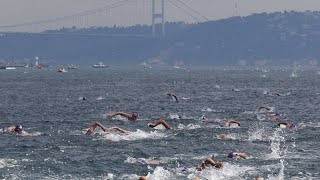 Zwischen zwei Kontinenten Schwimmwettkampf im Bosporus [upl. by Finnigan144]