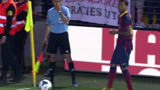 Daniel Alves eats banana during match vs Villareal [upl. by Ssej]