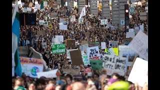 Manifestation pour le climat à Montréal en accéléré [upl. by Yentihw]