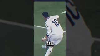 1417 Ozil jugando con Kaká whatifrealmadrid futbol realmadrid kaka football [upl. by Alim]