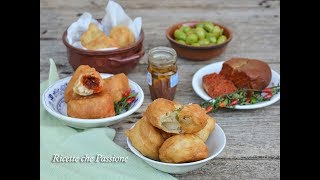 Crispedde calabresi o zeppole farcite con acciughe nduja olive  Ricette che Passione [upl. by Placeeda]