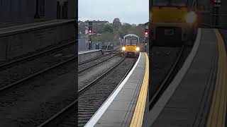 Ianrod eireann 22000 Irish rail class arriving in kilkenny station [upl. by Corso538]