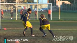 Allenamento di calcio esempi di esercizio la marcatura a uomo [upl. by Kenyon]