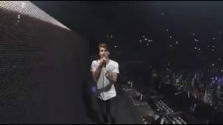 The whole filipino fans singing with quotThe Chainsmokerquot  Live in Manila [upl. by Alic]