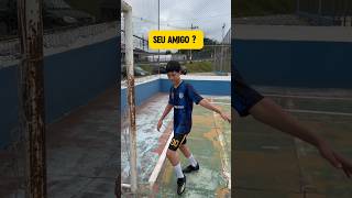 Qual é o seu amigo que joga assim🤣 futebolmeme futeboldazueira futebolcomedia futebol shorts [upl. by Yelsiap]