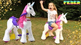 Ellie chevauche une licorne électrique  Poney pour enfant  Electric Unicorn  FEBER FAMOSA [upl. by Monjan]