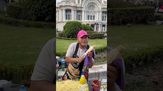 Preparando elotes frente a palacio de bellas artes elotes preparados foodie viral parati [upl. by Cirdor]