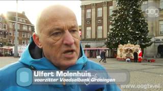 Wethouder Istha reikt kerstpakket uit aan Voedselbank [upl. by Alleram226]