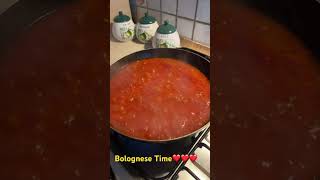 Bolognese ascolta questo suono delizioso 🤤 bolognese bolognesesauce italy food foodlover [upl. by Marquet]