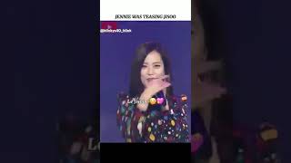 Jennie teasing 😜 jisoo in boombayah performance bpsctre3 [upl. by Aihsaei]