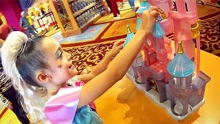 ELSA DO FROZEN FEVER FAZ UM TOUR PELA LOJA DA DISNEY ★ Disney Springs Viagem a Orlando VLOG 9 [upl. by Redla]