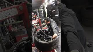 como montar una llanta 26 para GMC nachocheesetires llantas rines trocas tireshop work [upl. by Flowers676]