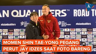 Momen Kocak Shin Taeyong dan Jay Idzes Saat Foto Bareng Undang Gelak Tawa [upl. by Rehpretsirhc792]