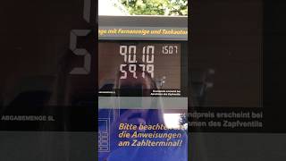 Tankstelle Tanken um 150 Euro [upl. by Popele]