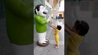 Statue को Uncle समझके खिलाया Pizza 🍕🙏 pizza comedyshorts trendingshorts [upl. by Gnay]