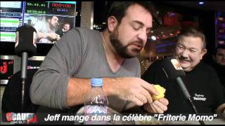 Jeff mange dans la quotFriterie Momoquot  CCauet sur NRJ [upl. by Atiuqcaj559]