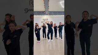 iski uski🤔 collegedance dance friendsdance dancecover reeldance girlsgang [upl. by Ailahs]