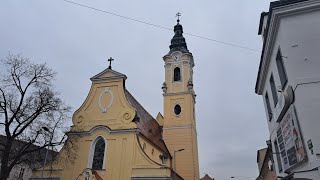 Langenlois ANÖ Mittagsangelus und Läuten der quotFriedensglockequot der Stadtpfarrkirche St Laurentius [upl. by Ramilahs679]