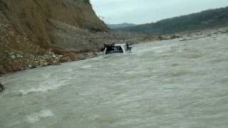 Río Iruya una Toyota con agua por todos lados travesía IruyaOrán por el cauce del río [upl. by Lehcyar]