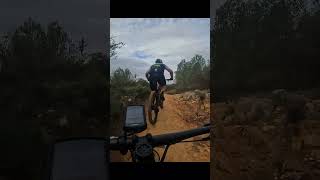 Adelantamiento perfecto subiendo por senda bike mtb ciclismomtb bicicleteria deporte [upl. by Nosniv]