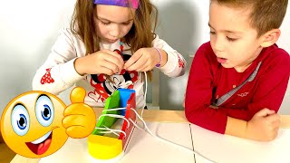 🤷‍♀️🤷‍♂️Cómo aprender a ATARSE LOS CORDONES paso a paso en Español 🌈VIDEOS EDUCATIVOS para Niños [upl. by Deeyn]