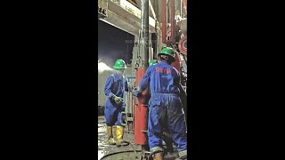 Floorman job on rig rig derrick drilling oil tripping [upl. by Tatum]