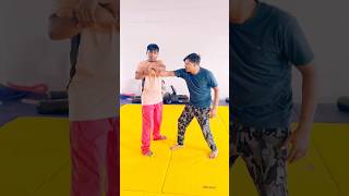 🦾🔥Hand lock technique💥🦾martialartsviralreels selfdefensemmakarate jujitsugrapplingytshorts [upl. by Wivinah]