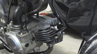 Moped Suzuki K50 DZZ  Ihopmontering Del 6 Kedjeskydd batterihållare sidokåpor och bakljus [upl. by Pine183]