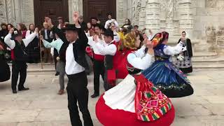 Dança portuguesa ao vivo em frente ao Mosteiro dos Jerónimos em Lisboa Portugal [upl. by Nylitsirk233]