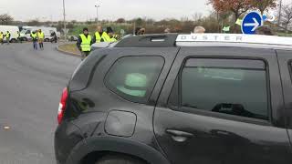 Gilets jaunes dans le Calvados barrage filtrant à BrettevillesurOdon [upl. by Lurie]