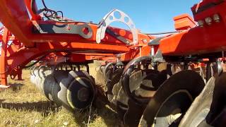 KUHN DISCOLANDER  Déchaumeurs à disques type cover crop En action [upl. by Nedroj]