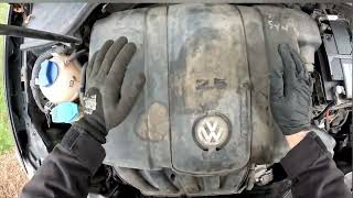 Volkswagen Golf 25 Battery replacement [upl. by Keene]