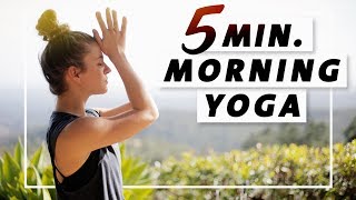 Yoga Sonnengruss Morgenroutine  5 Minuten für jeden Tag [upl. by Ettenor]