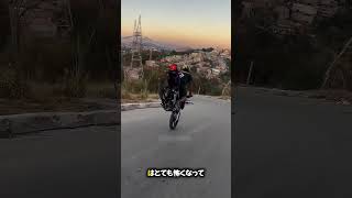 この男は彼の自転車を1つの車輪で運転しました 😯 [upl. by Yecies893]