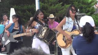 Las Fenix  El Tao Tao y Juana La Cubana en SplashTown Houston Texas 71413 [upl. by Arimak]