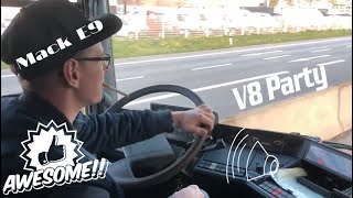 V8 Sound EXTREM V8 Truck Mack V8 Renault Magnum 560 E9LKW V8 [upl. by Tteragram]